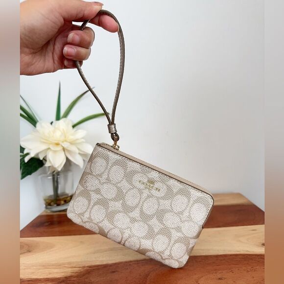 NWT Coach Corner Zip Wristlet In Signature Canvas - Picture 5 of 5